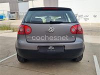 Usado VW Golf IV Highline 102 CV (75 kW) 2005 Gris / plata Berlina