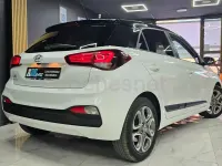 Usado Hyundai i20 100 CV (73 kW) 2019 Blanco Utilitario