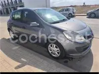 Usado Renault Clio II Privilege 80 CV (58 kW) 2006 Gris / plata Berlina