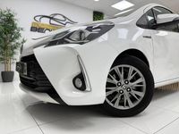 Usado Toyota Yaris Hybrid Active 100 CV (73 kW) 2019 Blanco