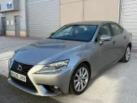 Usado Lexus IS300h Executive Line 223 CV (164 kW) 2017 Gris / plata Berlina