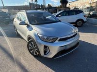 Usado Kia Stonic 100 CV (73 kW) 2022 Gris SUV