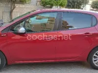 Usado Peugeot 208 Style 82 CV (60 kW) 2017 Granate Utilitario