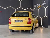 Usado Skoda Fabia Comfort 101 CV (74 kW) 2001 Amarillo Utilitario