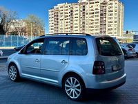 Usado VW Touran Highline 140 CV (102 kW) 2008 Gris / plata Monovolumen