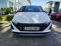 Usado Hyundai i20 100 CV (73 kW) 2025 Blanco Utilitario