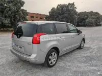 Usado Peugeot 5008 Allure 150 HP (110 kW) 2014 Cinzento Monovolume