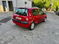 Begagnad Renault Clio II 75 HK (55 kW) 2005 Röd Sedan