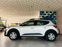 Usado Dacia Sandero Essentiel 91 CV (66 kW) 2023 Gris Utilitario