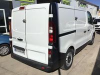 Usado Renault Trafic 120 CV (88 kW) 2017 Blanco Monovolumen