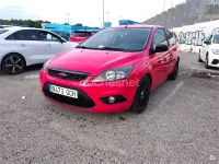 Usado Ford Focus Trend 109 CV (80 kW) 2009 Rojo Berlina