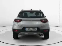 Usado Kia Stonic 100 CV (73 kW) 2024 Gris / plata SUV