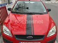 Usado Ford Focus Trend 100 CV (73 kW) 2005 Rojo Berlina