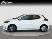 Usado Toyota Yaris Hybrid Active 116 CV (85 kW) 2023 Blanco Monovolumen