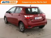 Usado Toyota Yaris Active 111 CV (81 kW) 2017 Rojo Utilitario