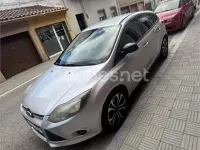 Usado Ford Focus Trend 105 CV (77 kW) 2011 Gris / plata Berlina