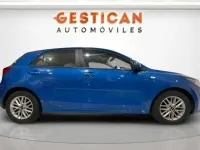 Usado Kia Rio 84 CV (61 kW) 2023 Azul Utilitario