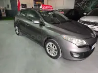 Usado Renault Mégane Dynamique 115 CV (84 kW) 2012 Gris / plata Berlina