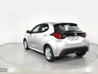 Usado Toyota Yaris Hybrid Active 116 CV (85 kW) 2022 Gris Berlina
