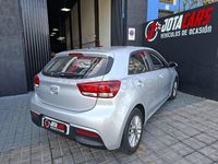 Usado Kia Rio 84 CV (61 kW) 2023 Gris / plata Berlina