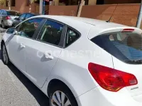 Usado Opel Astra Selective 115 CV (84 kW) 2013 Blanco Familiar