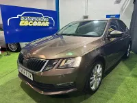 Usado Skoda Octavia Ambition 150 CV (110 kW) 2019 Marrón Berlina