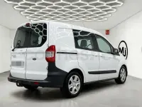 Usado Ford Tourneo Courier Ambiente 75 CV (55 kW) 2019 Blanco Monovolumen