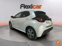 Usado Toyota Yaris Hybrid Active 116 CV (85 kW) 2024 Blanco