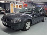 Usado Renault Laguna II Authentique 110 CV (80 kW) 2006 Gris / plata Berlina