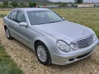 Usado Mercedes E270 Elegance 170 CV (125 kW) 2004 Gris / plata Familiar