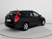 Usado Kia Ceed 115 CV (84 kW) 2011 Negro Utilitario
