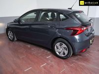 Usado Hyundai i20 101 CV (74 kW) 2022 Gris Utilitario
