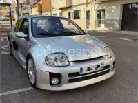 Usado Renault Clio 230 CV (169 kW) 2001 Gris / plata Berlina