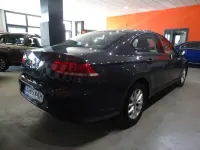 Usado VW Passat Elegance 116 CV (85 kW) 2018 Gris Utilitario