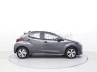 Usado Toyota Yaris Hybrid Active 116 CV (85 kW) 2025 Gris / plata Berlina