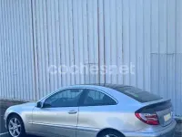 Usado Mercedes C220 143 CV (105 kW) 2002 Gris / plata Berlina