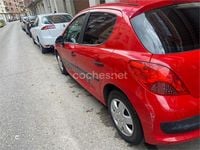 Usado Peugeot 207 70 CV (51 kW) 2007 Rojo Berlina