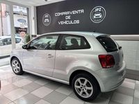 Usado VW Polo Advance 69 CV (50 kW) 2013 Gris Utilitario