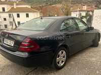 Usado Mercedes E270 Elegance 170 CV (125 kW) 2002 Negro Berlina