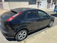 Usado Ford Focus Ambiente 90 CV (66 kW) 2007 Negro Berlina