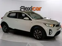 Usado Kia Stonic 84 CV (61 kW) 2022 Blanco SUV