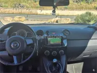 Usado Mazda 2 75 CV (55 kW) 2014 Negro Berlina