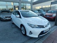 Usado Toyota Auris 90 CV (66 kW) 2014 Blanco Berlina