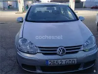 Usado VW Golf V Highline 105 CV (77 kW) 2007 Gris / plata Berlina