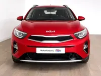 Usado Kia Stonic 101 CV (74 kW) 2021 Burdeos SUV