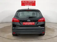 Usado Ford Focus Trend 125 CV (91 kW) 2017 Negro Familiar