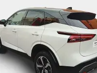 Usado Nissan Qashqai N-Connecta 140 CV (102 kW) 2023 Lunar white con techo midnight SUV