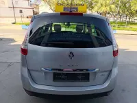 Usado Renault Grand Scénic III Privilege 131 CV (96 kW) 2012 Gris Monovolumen
