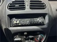 Usado Peugeot 206 70 CV (51 kW) 2002 Blanco Berlina