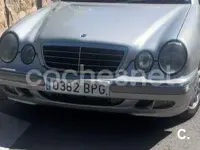 Usado Mercedes E220 Elegance 143 CV (105 kW) 2001 Gris / plata Berlina